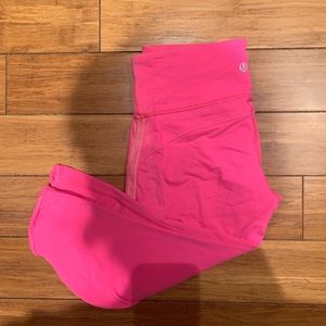Lululemon neon pink capris, sz 6 💕👟